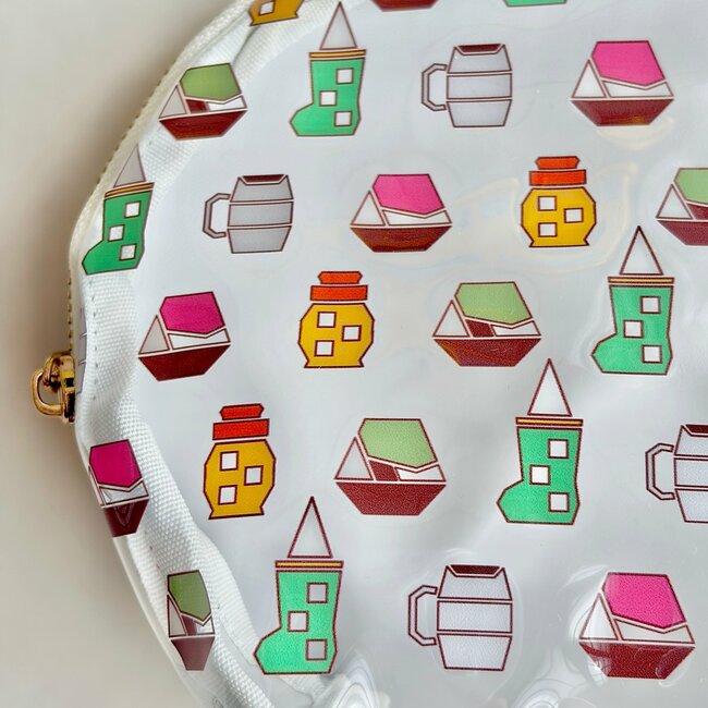 コメダ珈琲ファンが感動…!ドリンクのイラストが可愛い「クリアポーチ」カラフルで気分がアガるし、ガバッと開いて使いやすい!