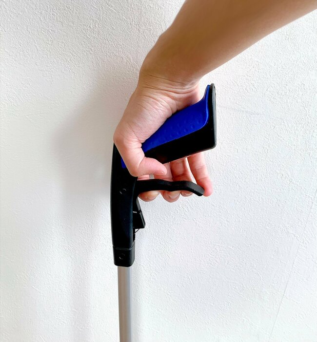 「無いと生きていけなくなった」ダイソーの“腰がラクになるアイテム”思わず追加購入した！「楽すぎて笑っちゃった」「追加購入することにしました」《購入レビュー》