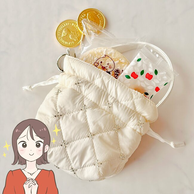 「色違いで3つも購入」3COINSの“ふわふわミニポーチ”かわいすぎて思わずまとめ買いしちゃった！「一目惚れして速攻ゲット」「見る度に気分が上がります！」