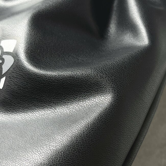 見つけた瞬間、迷わず購入！グローバルワーク×キティちゃんの「大人かわいいバッグ」コンパクトなのに収納力たっぷりです！