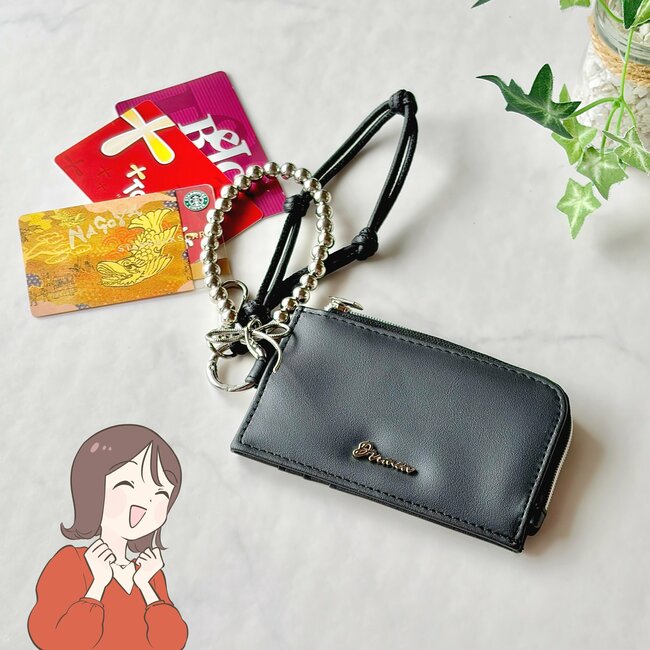 ミニ財布にちょうどいいじゃん！ハニーズの“手首にかけられるカードケース”現金やカギも収納できて天才すぎる！「やっと見つけました！」「可愛くて便利で使いやすい」