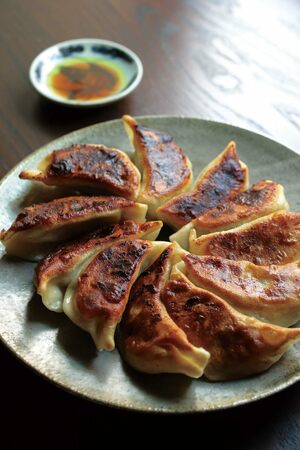 母の手づくり餃子と餃子の皮