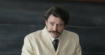 勘右衛門(小日向文世)に「働かんかい!」 借金取りの息子・銭太郎の“正論”にスカッとした〈ばけばけ第26回〉