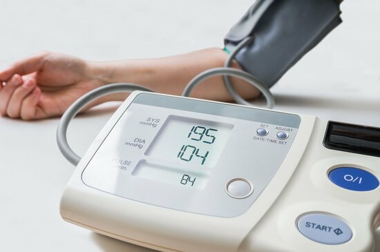 【医師が教える】<br />医師自身の「高血圧」が<br />半年で正常値に戻った方法とは？