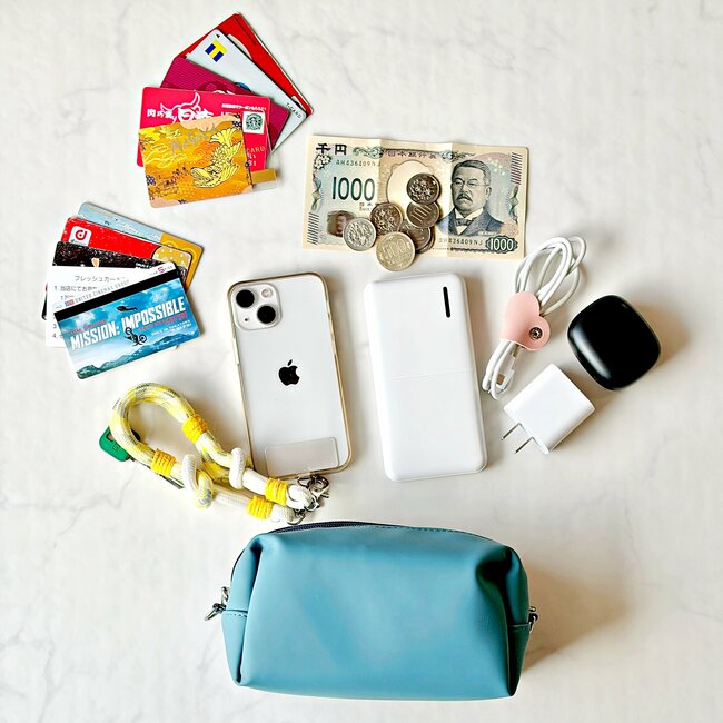 カードや診察券が100枚入った！無印良品の“ポケットたくさんポーチ”通院バッグにもなって天才すぎる！「軽くて疲れない」「毎日愛用しています！」