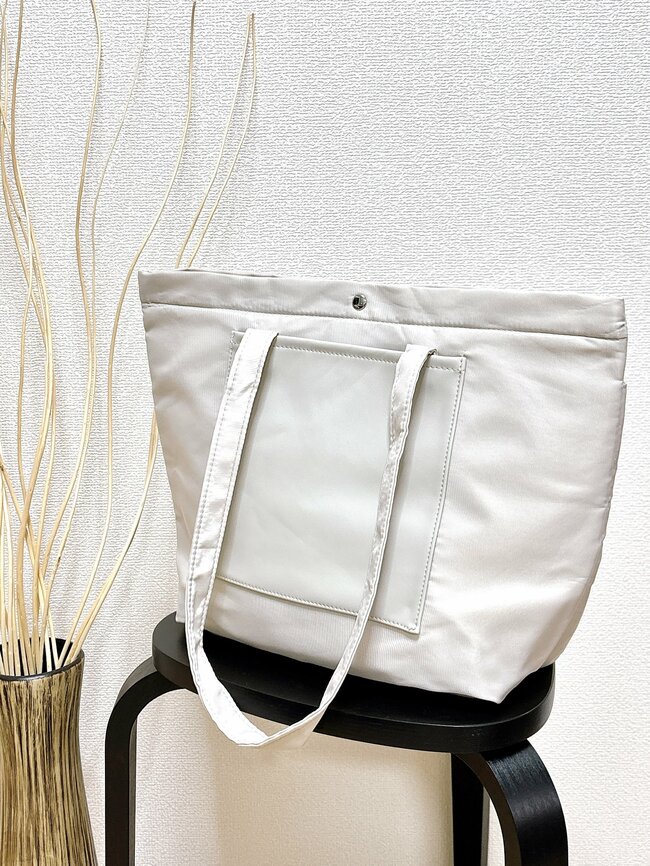 「2個目の購入」「買って大正解でした」3COINSの“大容量トートバッグ”ポケットいっぱいで大助かりです！「全て入るので助かってます」