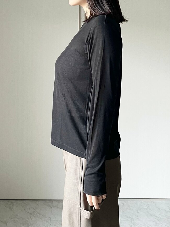 レビュー1500件越え…！GUの“コスパ抜群トップス”1枚でも重ね着でもたっぷり着回せる！「4色購入しました」「1年中使える」