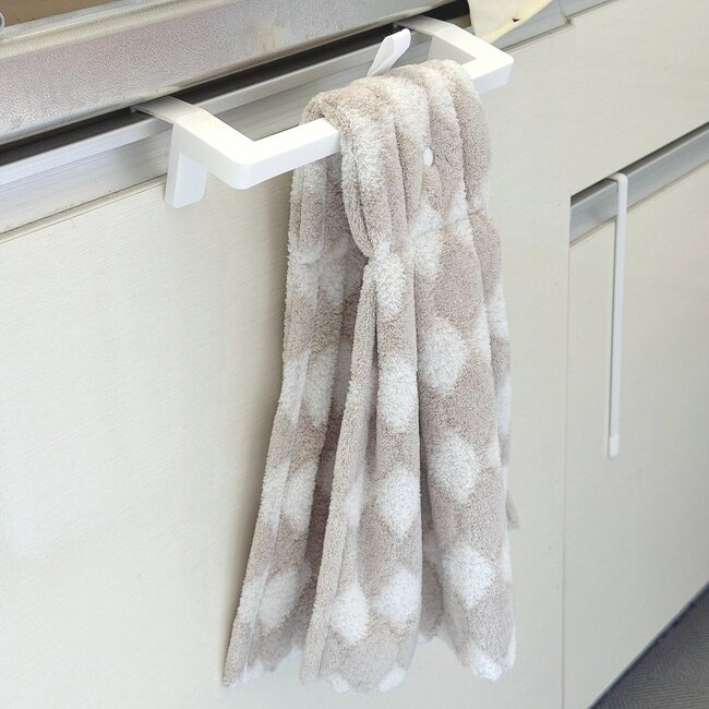 思わずまとめ買いした！ダイソー姉妹店の「ドレスの形をしたタオル」が掛けておくだけで可愛い！洗面所が一気に華やかになりました！