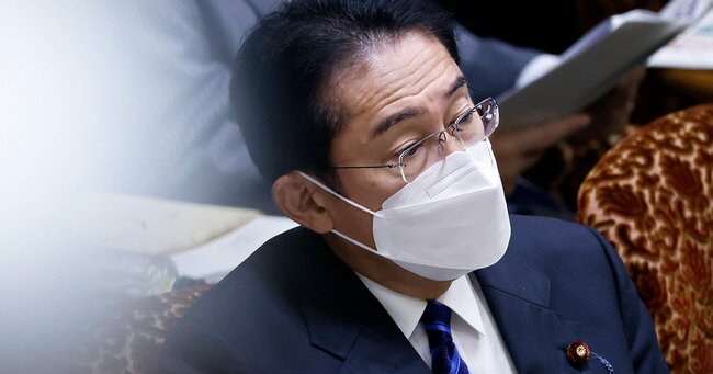 岸田首相は薬価で耳タコの塩答弁…隙を突いて製薬業界に「急接近」する政党とは