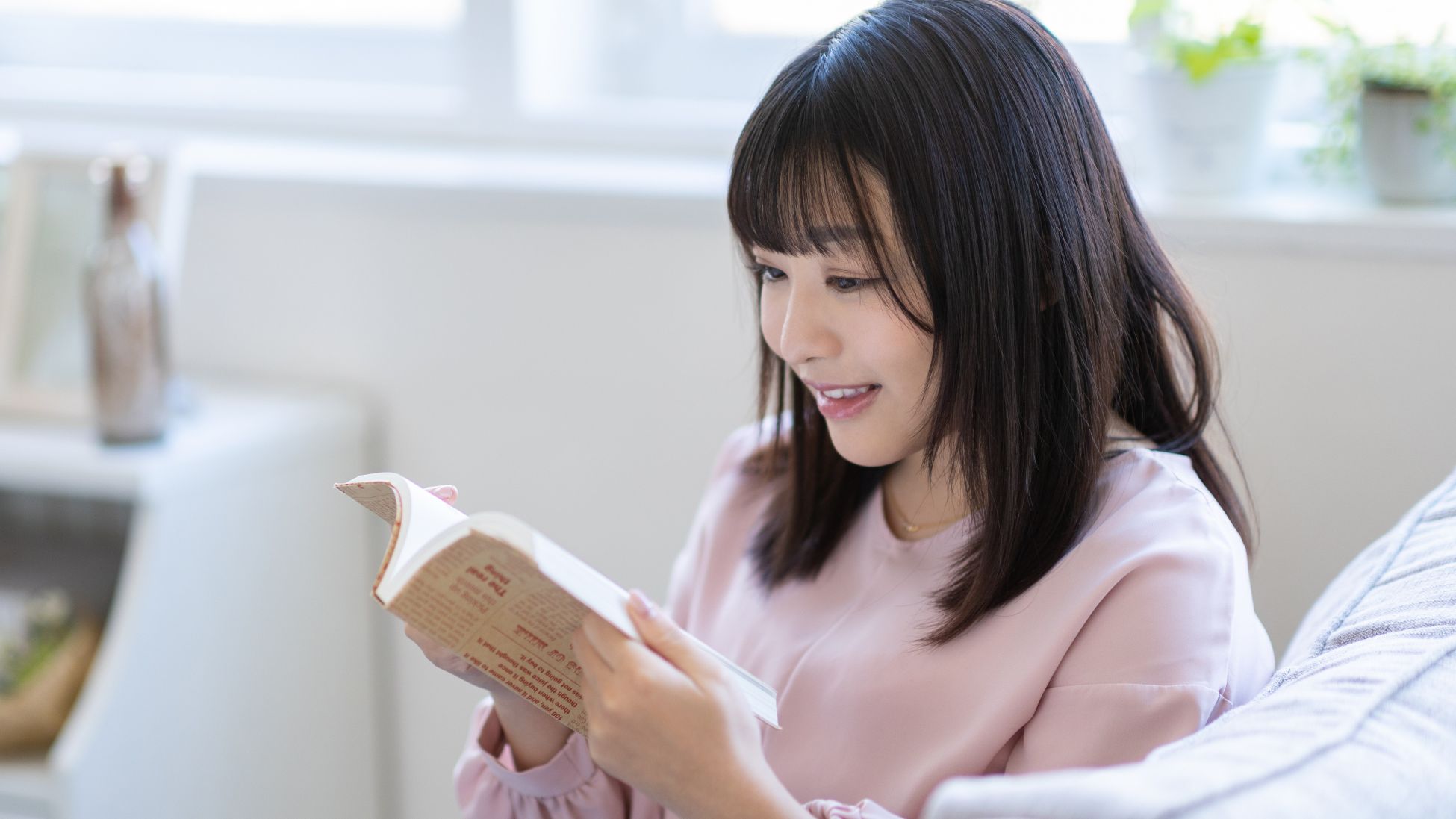 読書をする女性