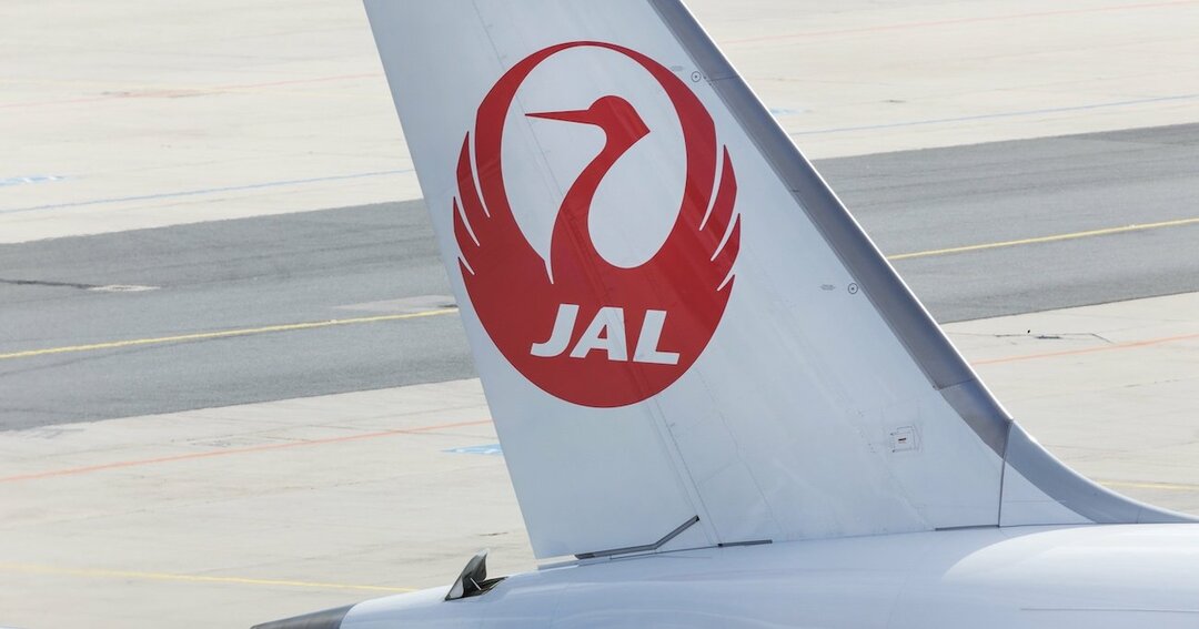 写真：JAL機の尾翼
