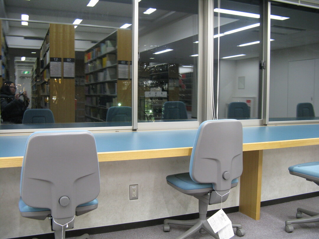 「人が減ったのに仕事は減らない……」<br />国立大学法人化が変えてしまった大学職員の日常