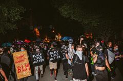 米抗議活動が各地で暴徒化、射殺事件も