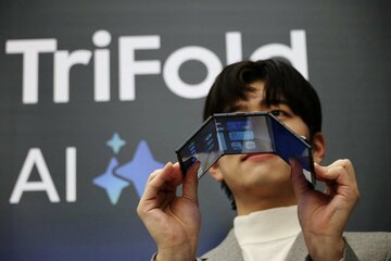 折り畳み式iPhone  サムスン愛用者は感動せず