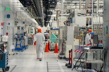 半導体企業、AIブームで独り勝ち　他業界の犠牲の上に