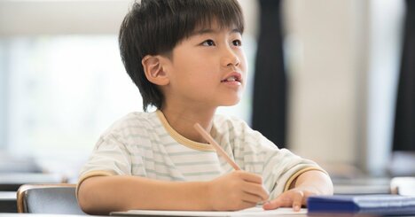 「男の子が成長する家庭」の親が“すぐに手を貸さないワケ”