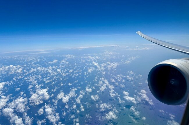 ビジネスクラスの機窓