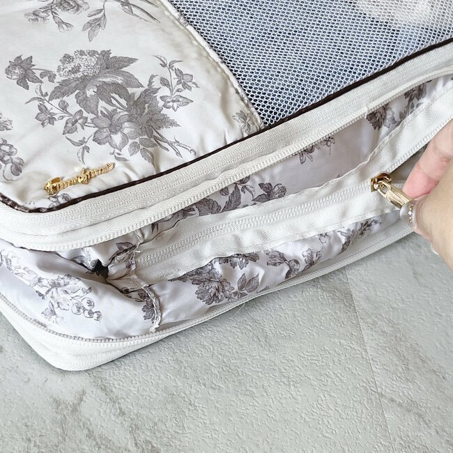 旅行カバンがスッキリした…！フランフランの“圧縮できるバッグ”2泊3日分の服がコンパクトにまとまるの！「荷物がかさばらない」「可愛くてテンションが上がる」