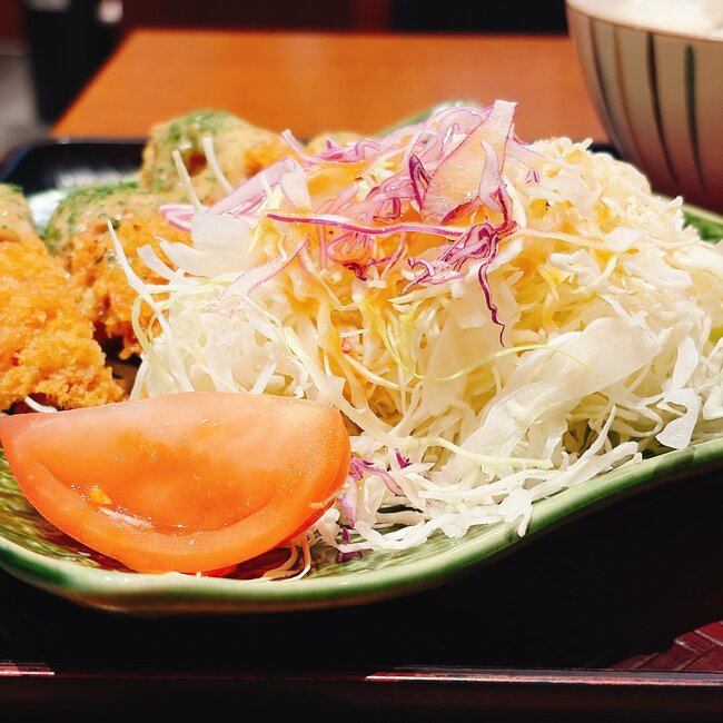 「ご飯進むやつ」「満足感がすごい」大戸屋の“てんこ盛りメニュー”ボリューム凄くてお腹いっぱい!「全メニューにぶっかけて欲しいくらいソースが旨い」