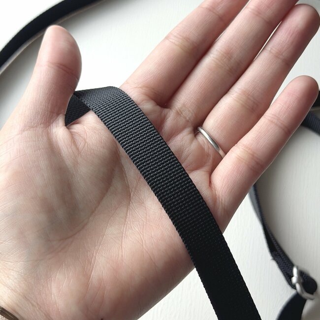 見た目よりたくさん入る！グローバルワークの「めちゃ軽ショルダー」ポケットたくさんで使いやすい！