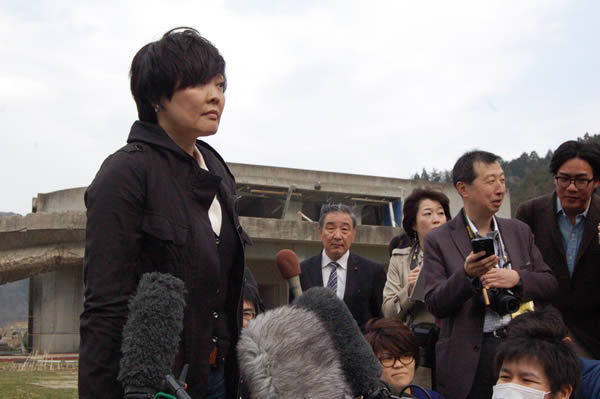 昭恵夫人が大川小視察 遺族の思いは伝わったか 大津波の惨事 大川小学校 揺らぐ 真実 ダイヤモンド オンライン