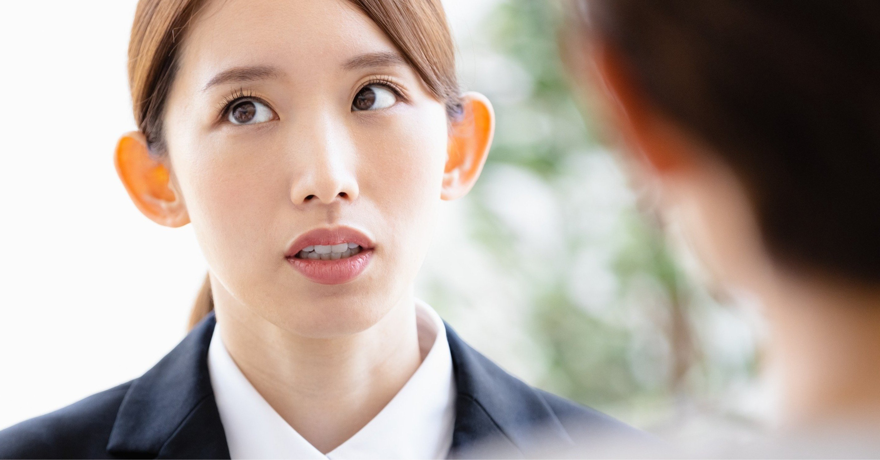 面接を受ける女性