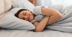 週末の「寝だめ」って効果ある？米国民健康栄養調査のデータを用いた研究より