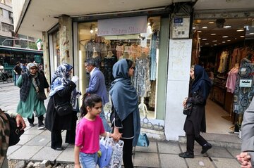 試されるイラン経済の持久力、米の海上封鎖で苦境