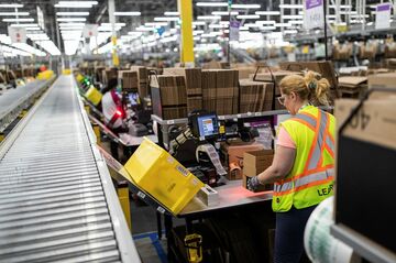 アマゾンの1-3月期、約20年ぶり低成長