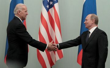 米ロ首脳が電話会談　バイデン氏、反体制派拘束に懸念