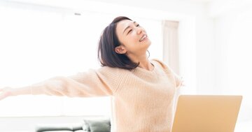 【マンガでわかる】『世界一受けたい授業』で話題!体が硬い人は絶対やってみて!肩はゴリゴリ、背中はバキバキ…スキマ時間にすぐできる「脇腹から背中」「背中から腰」が超スッキリする簡単ストレッチ