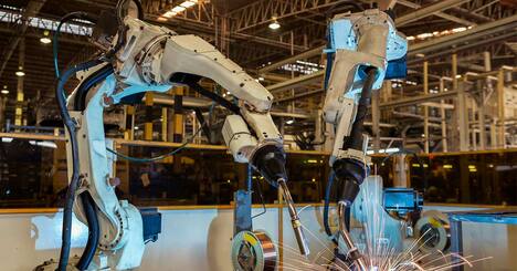 人間がロボットに勝つ職場、米メーカーの実態 景気に敏感な業種、巨額の設備投資に大きなリスク