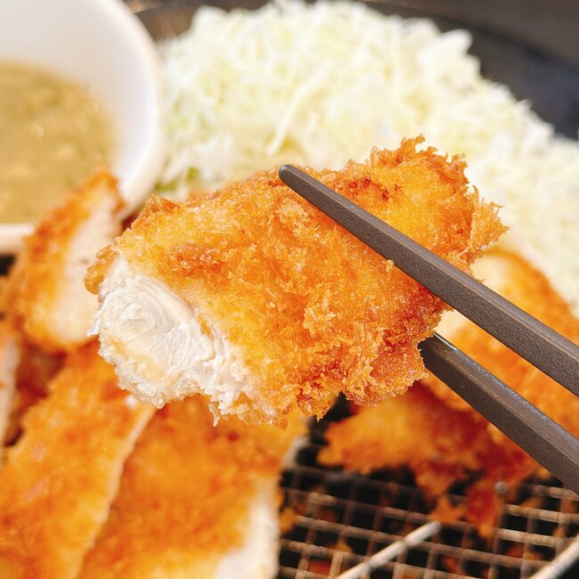 お肉の量にビックリ…！松のやの「揚げ物てんこ盛りメニュー」1100kcal超えでボリューム感ハンパない！《実食レビュー》