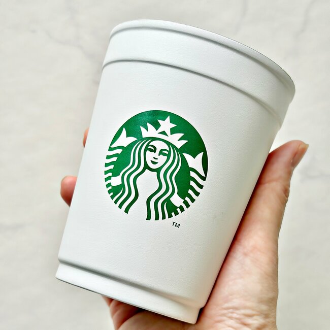 「もう一つ買えばよかった」「絶対買って後悔なし!」スターバックスの“絶賛アイテム”優秀すぎて買い足したい!「フラペチーノが最後まで冷えたまま飲めます」「他のサイズも出てくれたら絶対買う!」