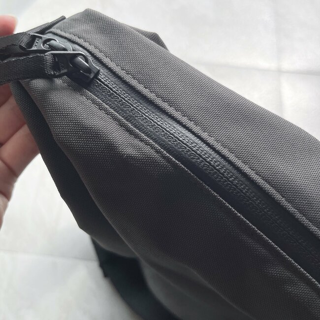 「全色買いました」ユニクロの“なんでも入るバッグ”がオシャレなうえに使いやすい！「お値段以上」「家族とも共有できる」