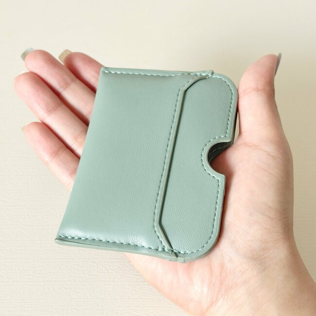 まとめ買いしてよかった!3COINSの「高見えカードケース」薄いのに9枚も入って使い勝手バツグン!《購入レビュー》