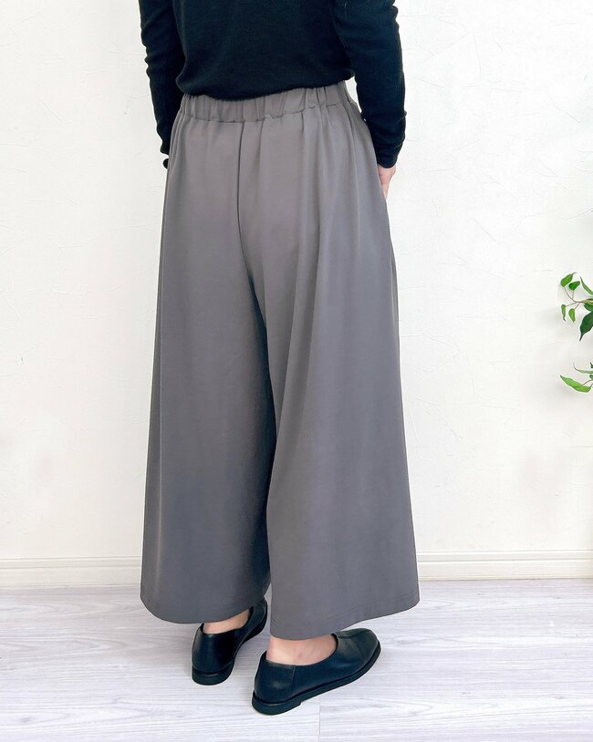 「ヘビロテしそう」「3色目です！」ハニーズの“スカートみたいなパンツ”楽ちんすぎて手放せない！「すべすべで履き心地が良い」