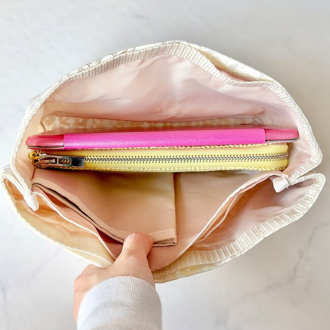 おくすり手帳や処方薬がまるっと入る！アフタヌーンティーの“ポケットたくさん収納”が理想的すぎる！「整理しやすい」「イライラが解消」