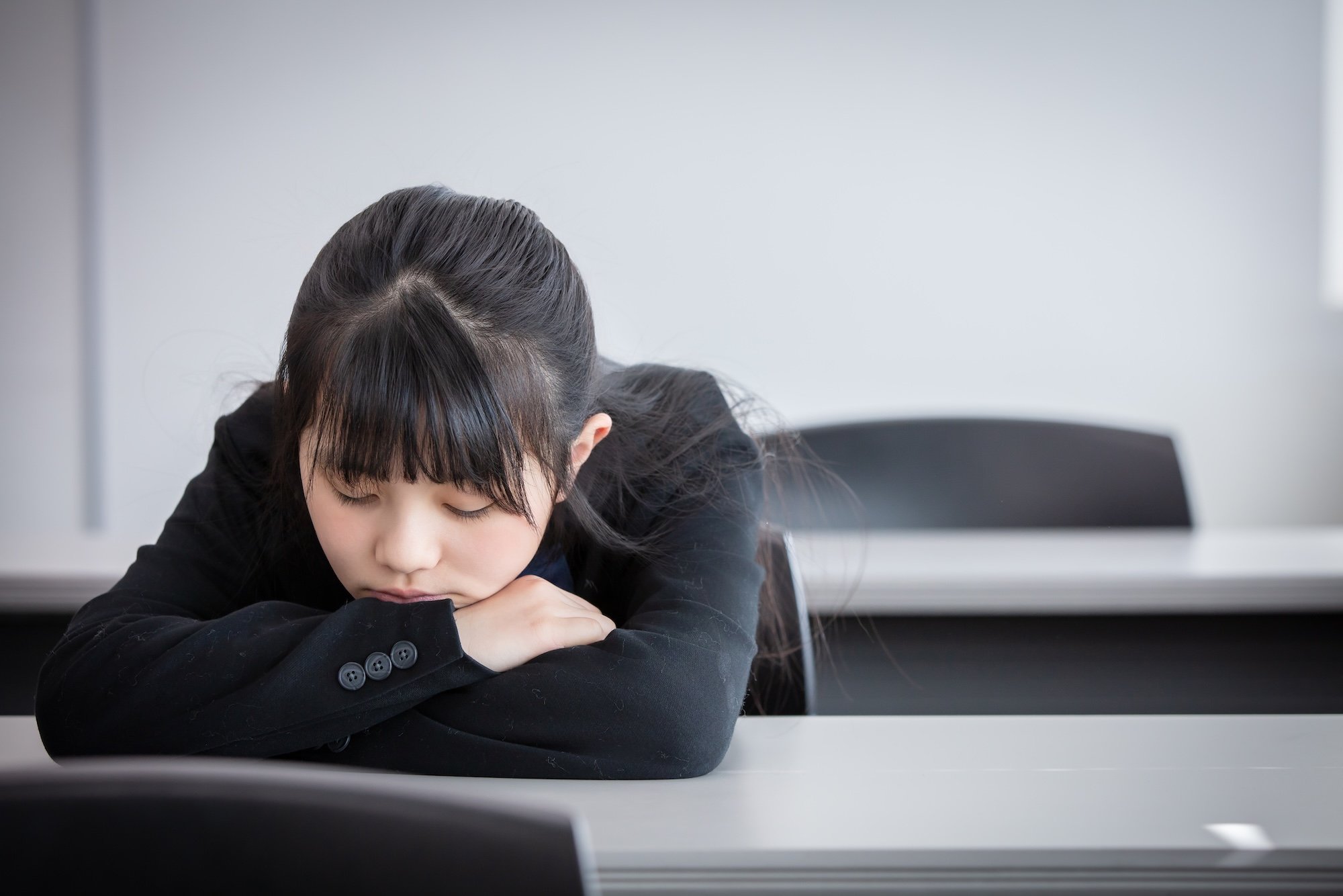 【まさかの不登校】子どもの心が弱くなる「共依存親子」の特徴とは?
