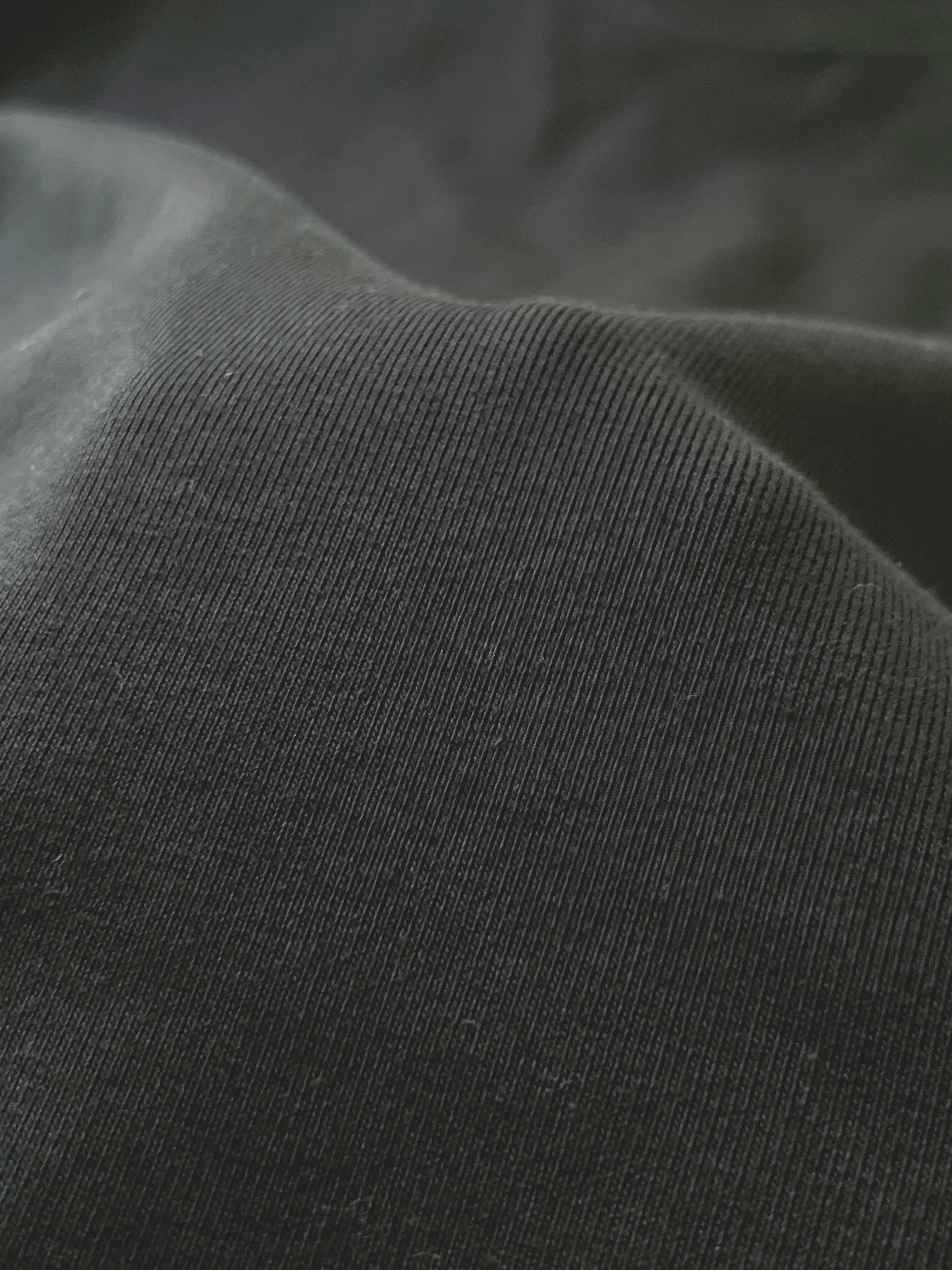 「毎年出してほしい」「これが欲しかった!」ユニクロの“1290円トップス”脚長効果バツグンの名品でした!「私の中でベストセラー!」