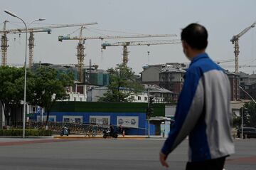中国のコロナ大量検査、財政力も試す