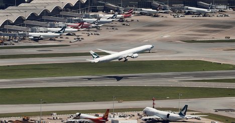 新型ウイルス、世界の航空会社にも打撃