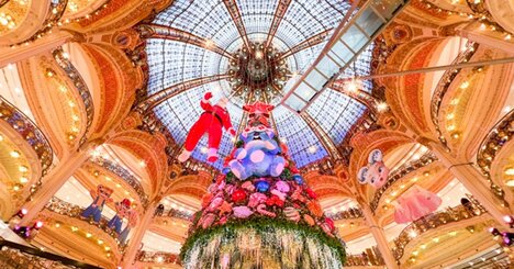 パリ3大百貨店のクリスマス装飾が素敵！シャネルやプラダ版も【地球の歩き方】