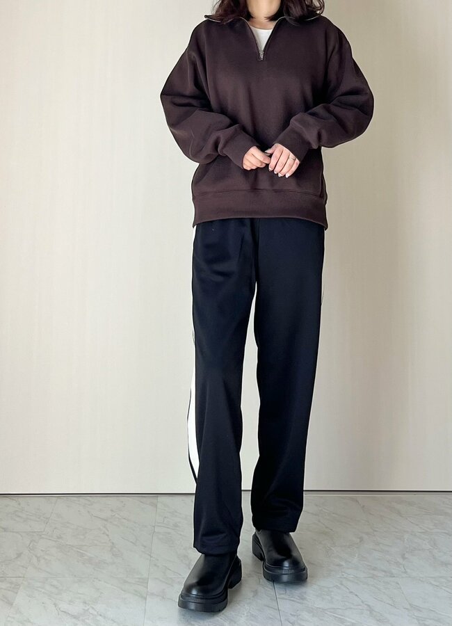 「スポーツメーカーが出したら5000円は超えてきそう」GUの“1990円パンツ”美シルエットなのに着心地バツグン!「3色購入しました」「一年中活躍しそう」