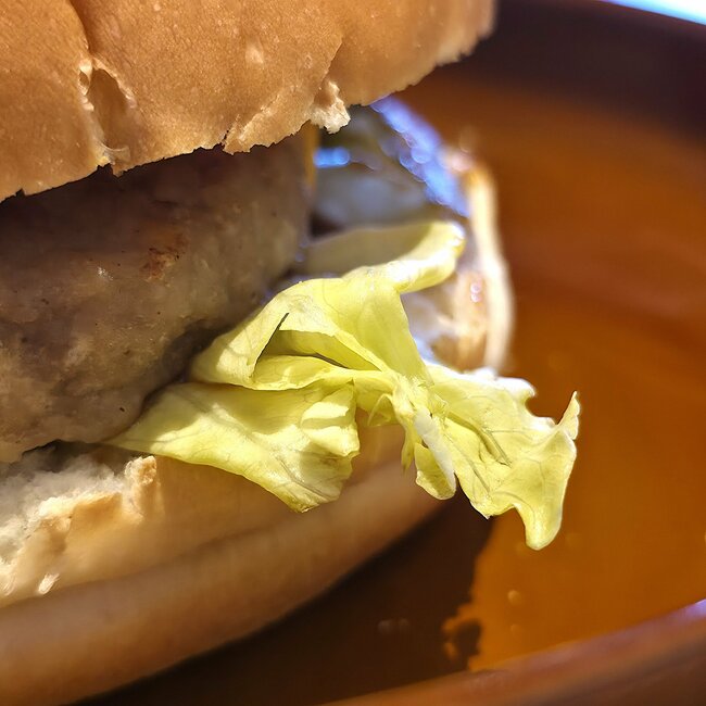 「全人類食べに行って欲しい」「腹十分目になる」コメダ珈琲の“極厚ボリューム満点メニュー”分厚すぎてアゴが外れそう…！「私の手より大きかった」「デカくてうまい！！」