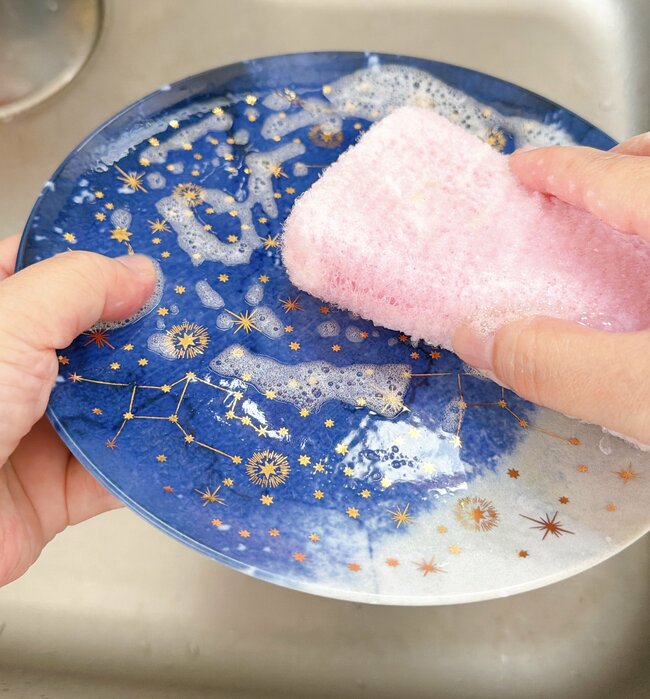 家のお皿、同じもので揃えたい！アフタヌーンティーの“星空みたいな食器”が素敵すぎる！「一目惚れで購入しました」「とてもロマンチック」《購入レビュー》