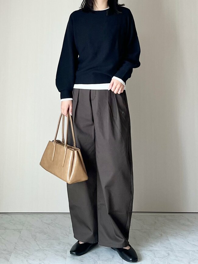 「色違いも購入したい」「着てみて即決」ユニクロの“着回しニット”ぽわんとした袖が可愛い!「春先にヘビロテ必須です」