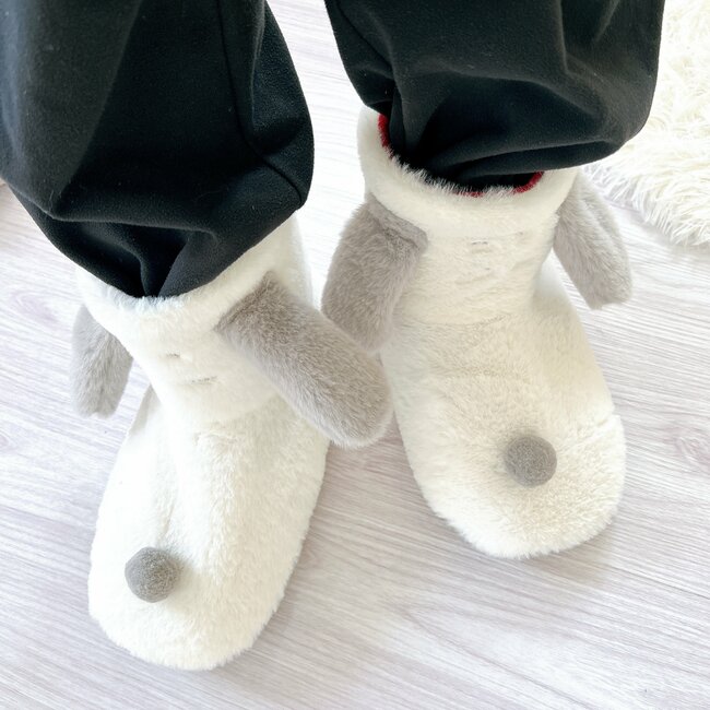 まさかのコラボで3度見した…!しまむら×スヌーピーの「履くホカロン」ぬいぐるみみたいでポカポカなんです!