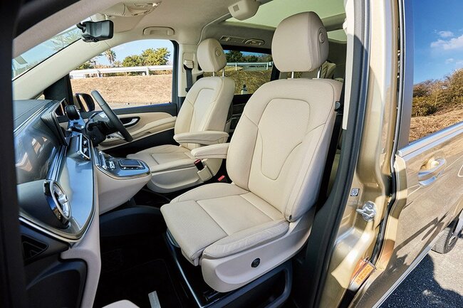 メルセデス・ベンツV220d EXCLUSIVE long Platinum Suite前席