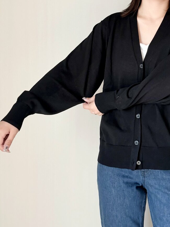 「去年に引き続きリピート購入」無印良品の“春カーディガン”ゆったり楽ちんでUVカットもできる優れもの！「初夏から大活躍しそう」「二の腕隠しにとても重宝」